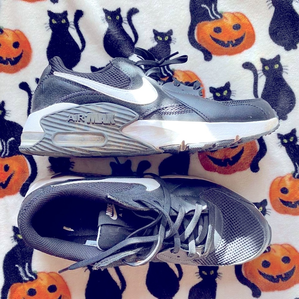 Sneakers! Men 9.5
